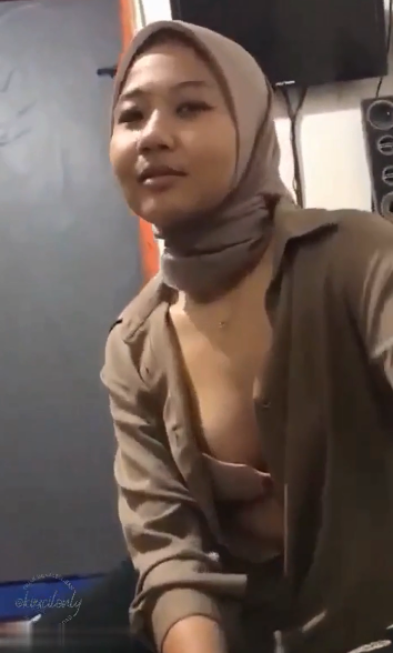 Begini Rasanya Berhubungan Tanpa Lepas Jilbab