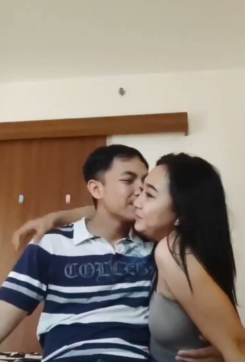 Cek-in Sama Selingkuhan