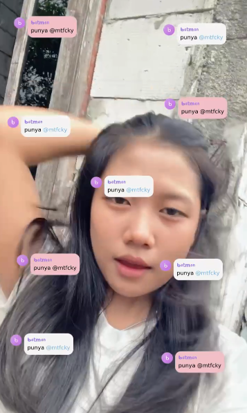 Di Lantai Rumah Pagi Hari Seger