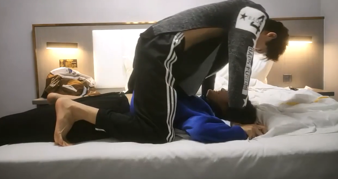 Gadis Berkacamata Terbaik, Pijat Dan Main