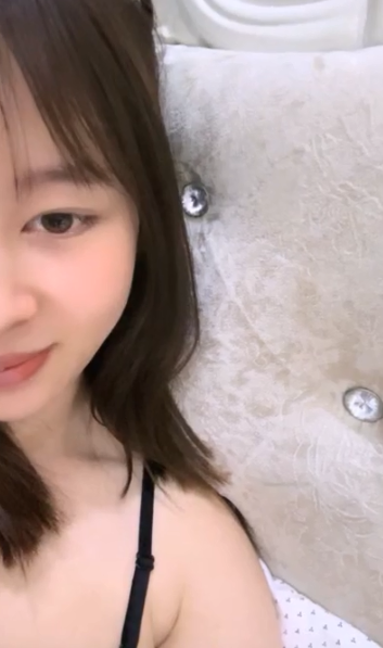 Gadis Pelacur Kecil yang Cantik