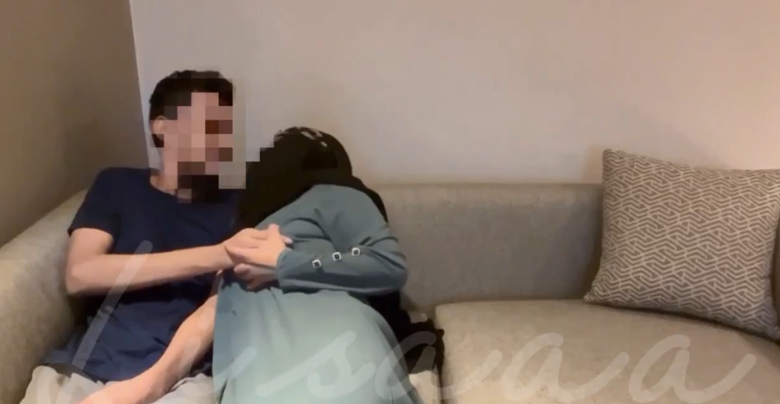 Lisa Queen Bercadar Threesome Sextape di Sofa Malay Langka