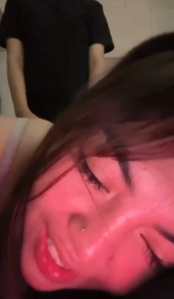 Megumi Talent Idola Doyan Gaya Doggy Nyengir Gitu