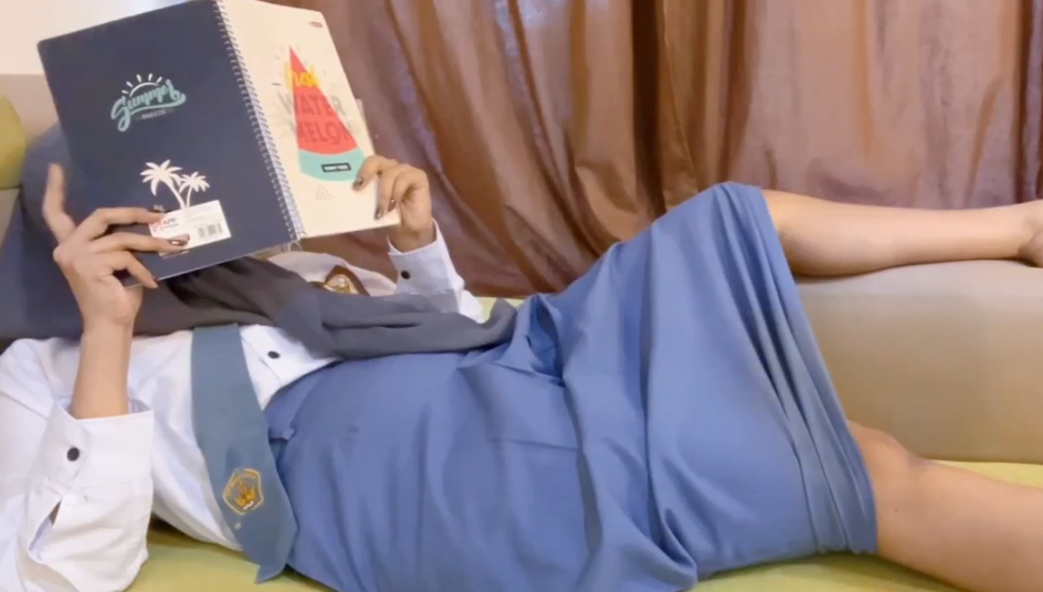 Saat Belajar Abangku Mengganggu-ku