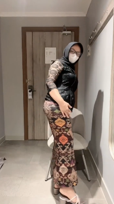 Memek sempit kebaya hitam kekasihku