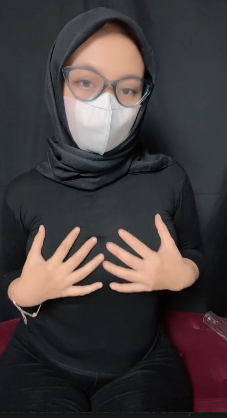 Pamer payudara basah montok, mentul mentul nikmat