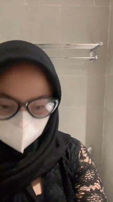 Hijab kebaya seksi main di toilet