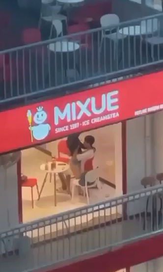 Viral Mesum di Mixue