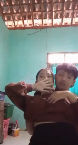 Viral Sepasang ABG Mesum di Rumah Pas Sepi Ceweknya Nafsu-