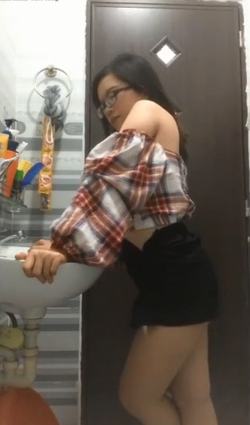 Viral Adik Kakak Berkacamata