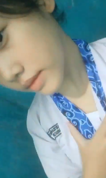 esemah omek pake botol parfum