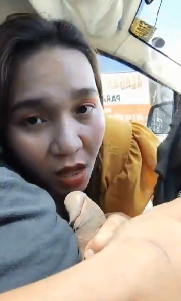 sepong di dalam mobel