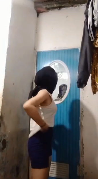 ukty pake timun di wece